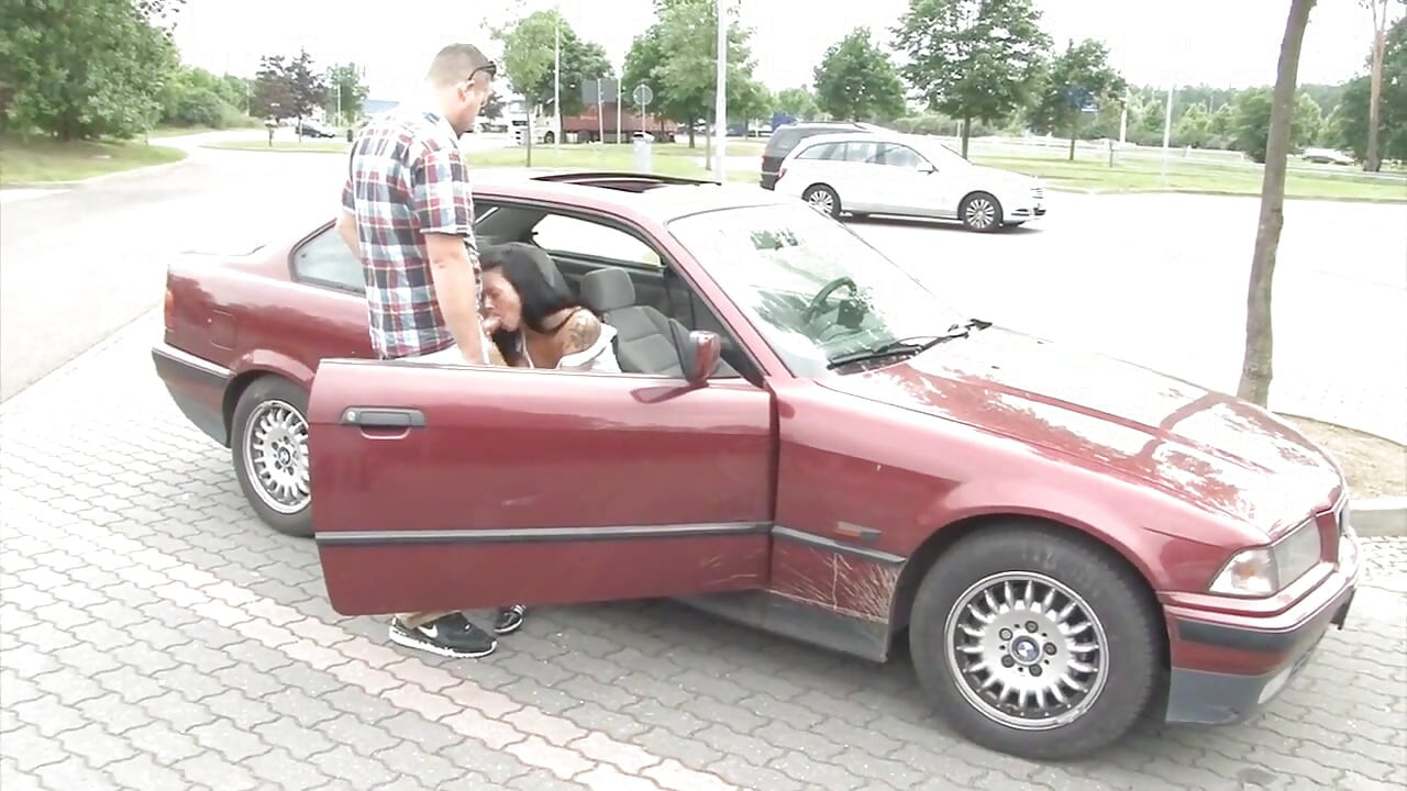 Parking lot report Berlin: MILF meets to fuck