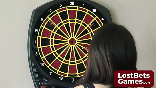 Pengalaman Star dengan strap-on membuat game ini menarik