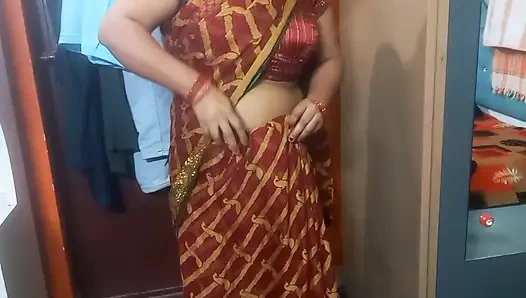 Indian bhabhi having wearing a beautiful saree.