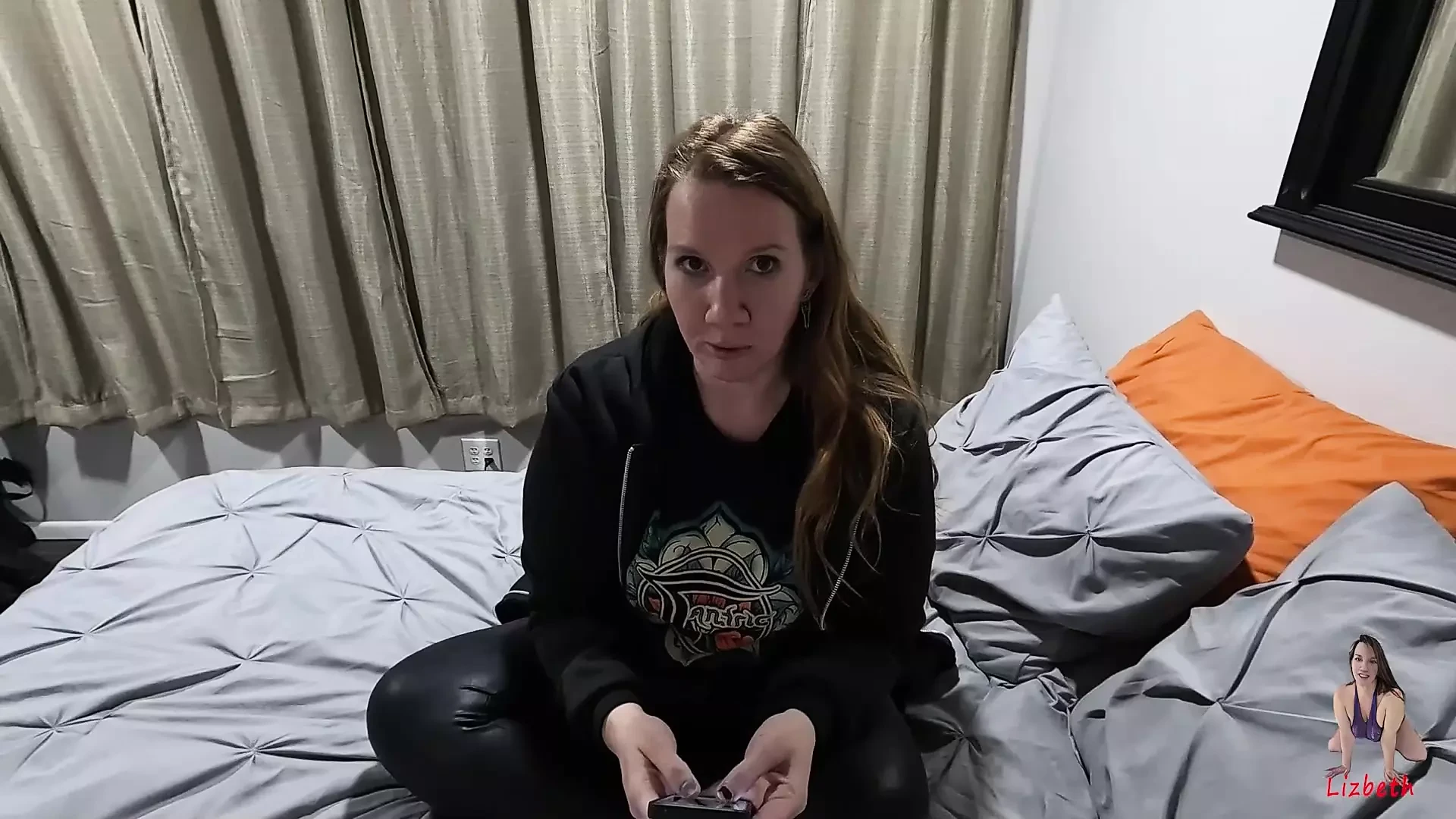 Madre amateur hace su primer video de calificación de polla para una fan
