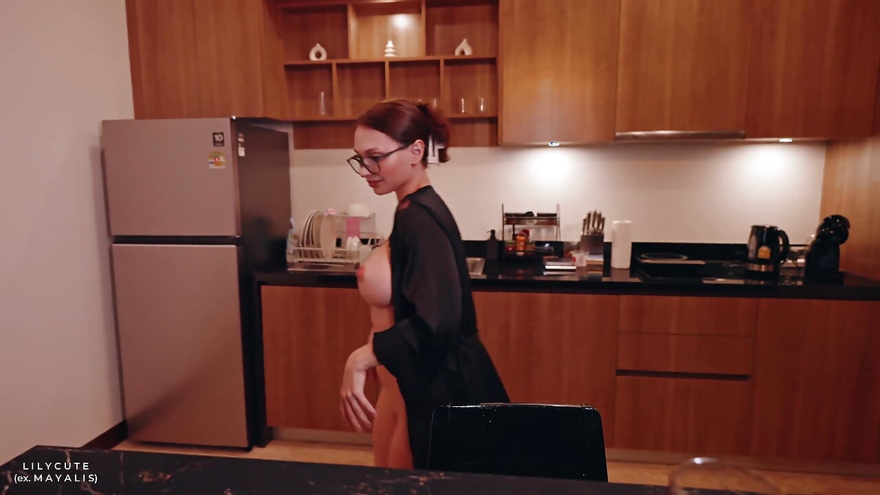 Extraño Caliente Me Dejó Sus Bragas En La Lavandería Y Me Las Devolví Follándola