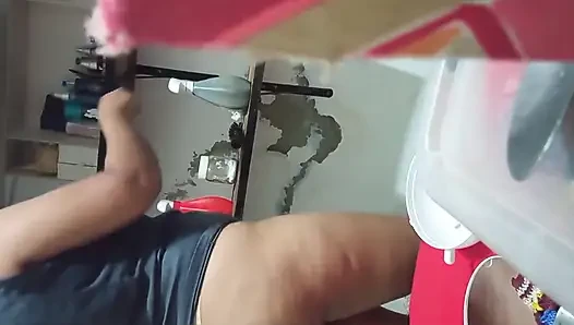 Merekam istriku diam-diam. Cewek itu nggak tau kalau aku merekamnya dan nge-upload videonya ke xvideos bagian ke-2