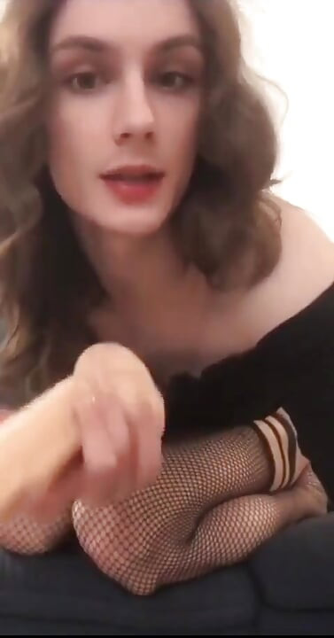 6 min dildo play on the couch