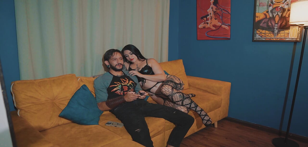 This Gothic Girl Wants My Cock While Im Playing