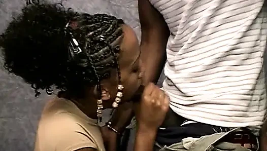 Sie ist französischer teenager, der gerne von BBC gefickt wird