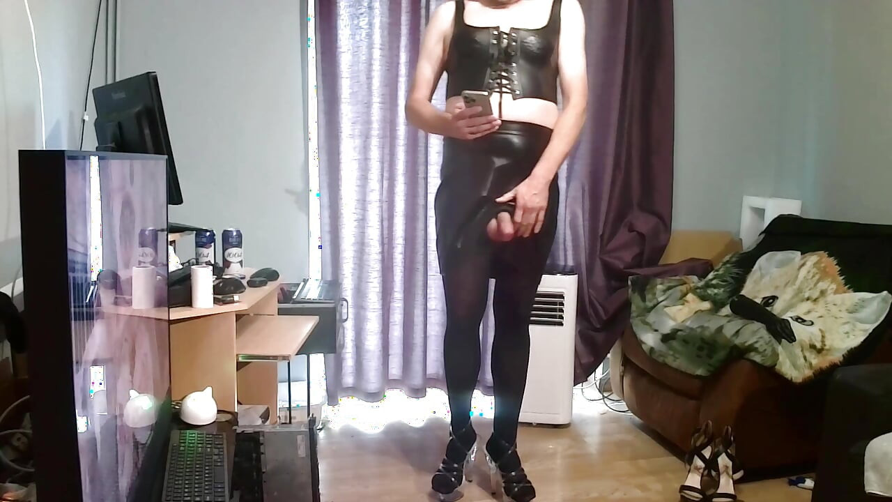 Maninboots Cumming with a Pulsating Anal Toy