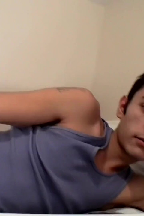 Na cama com Wiley molhado e bagunçado