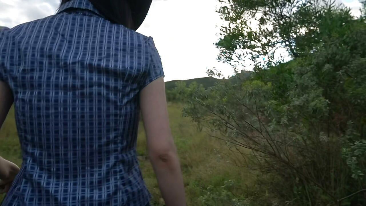 EZ A LÁNY A FALUBÓL