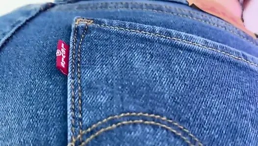 Celana jins levi sku yang becek bagian 1