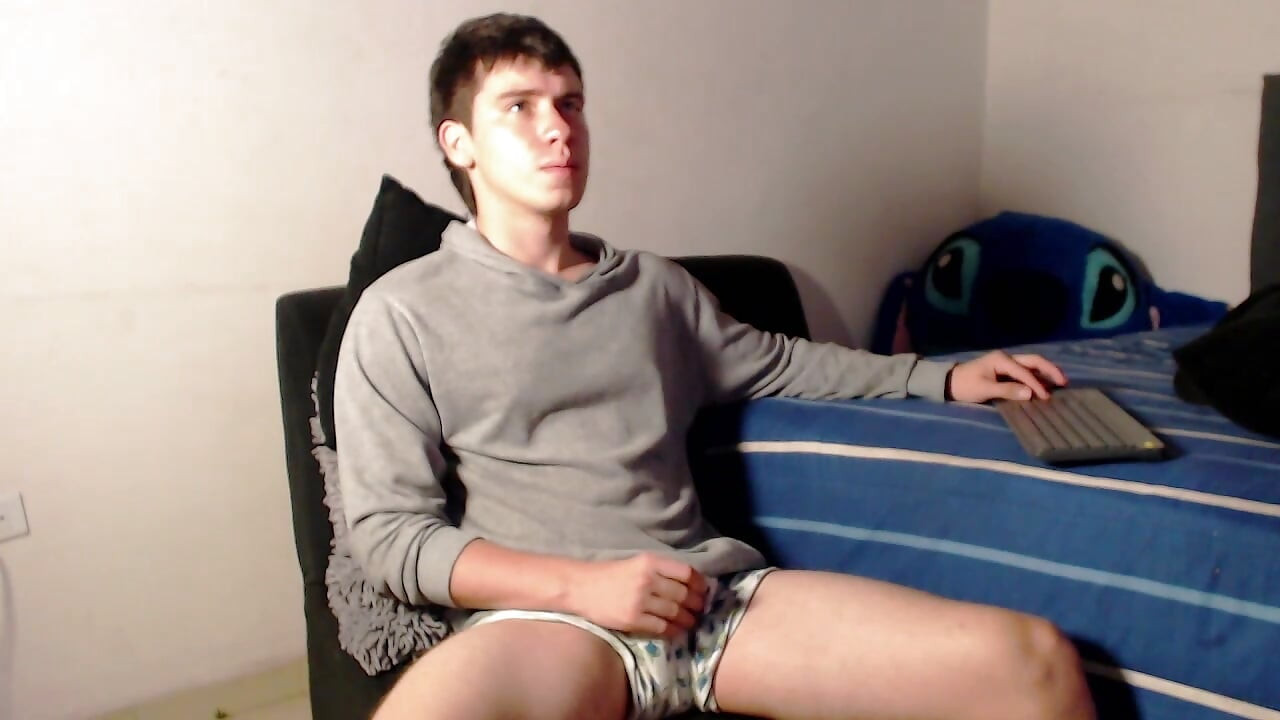 Latino con delizioso cazzo lungo 18 cm