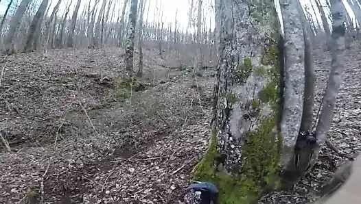 Sexe dans les bois en plein hiver