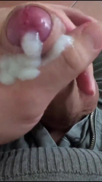 「THICK CUMSHOT - 濃厚な精液で私のオーガズムを見てください」の壮観な瞬間