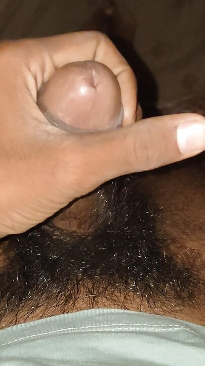 Mastrubación tarde en la noche, paja y goteando leche