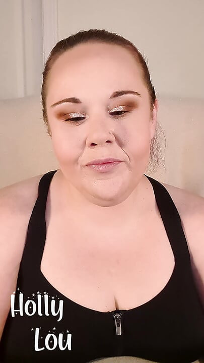 Vợ gửi những ham muốn Sissy của anh đến Mistress Holly để được huấn luyện Sissy đúng cách