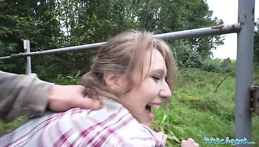 PUBLIC AGENT - die schwedische anhalterin ist ein fantastischer fick