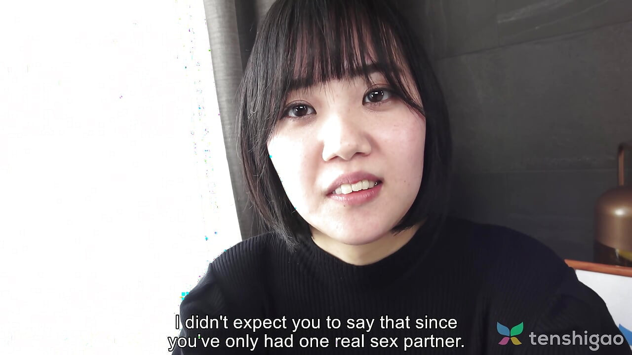 Moeka tachibana còn trẻ và trong video khiêu dâm đầu tiên của cô ấy