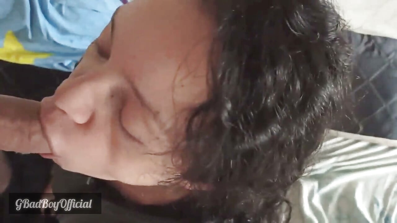Γλυκιά Milf Που Πιπιλάει Πούτσο Μέχρι Να Βγει Όλο Το Γάλα