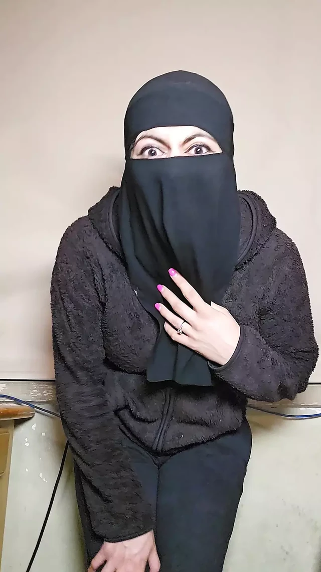 Mia Niqab Feet Compilation