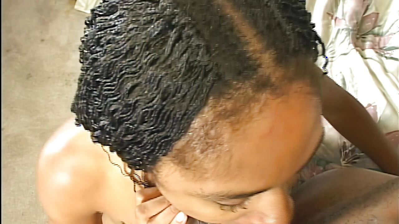 拉丁女郎卖掉她的饥渴, 但后来在口交后？