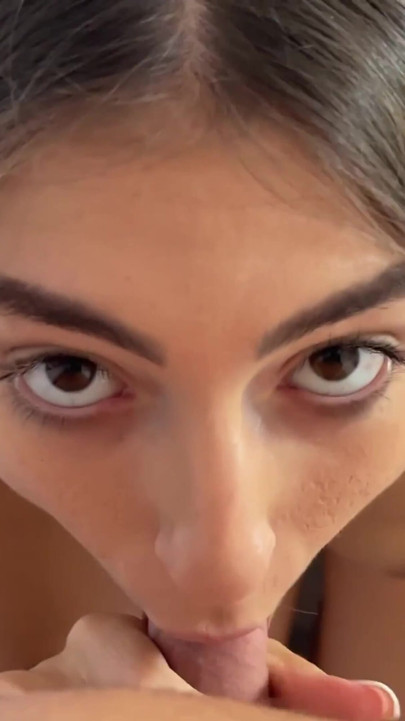 18 yaşındaki amatör genç esmer yoya grey ile mükemmel seks