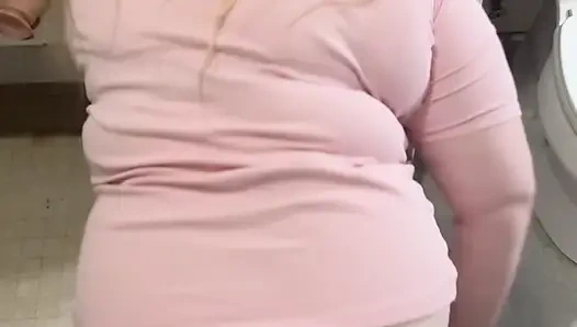 Memekku muncrat banyak banget saat lubang pantatku dihancurkan... dan lebih banyak kesenangan anal