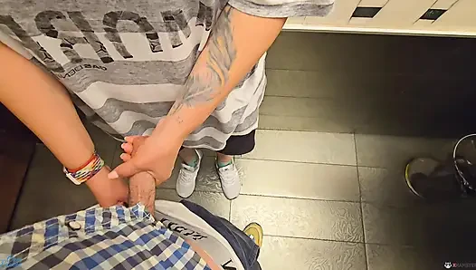 Сперма в киске, кримпай в туалете в ресторане