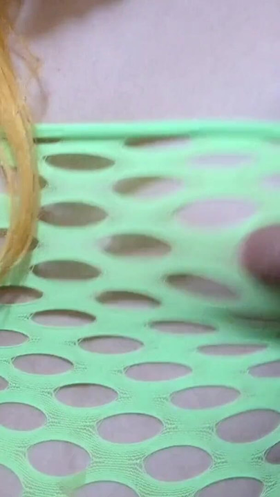 Trans djevojka s velikim bradavicama kažnjava i pljuska svoje dojilje stezaljkama i bbc dildom | Isječak 1