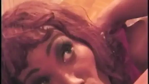 Kızıl saçlı ve esmer büyük memeli zenci kızlar yarak emiyor ve götlerini siktiriyor