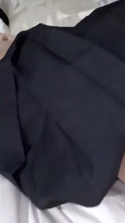 The defenseless panty flashes of the twin-neck beauty + the beautiful legs extending from the miniskirt left me, a single middle-aged man, at my limit. "What's wrong? You're acting strange today......?" | Clip 3