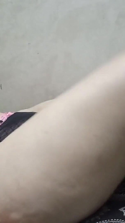 Videos of a beautiful girl cheating on her boyfriend at her home | Clip 1