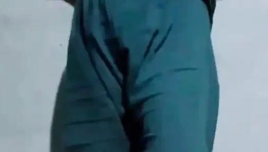 Bugün çok üzgünüm, kimse bizi sikiyor, çok huzursuzum, göğüsler çok fazla.