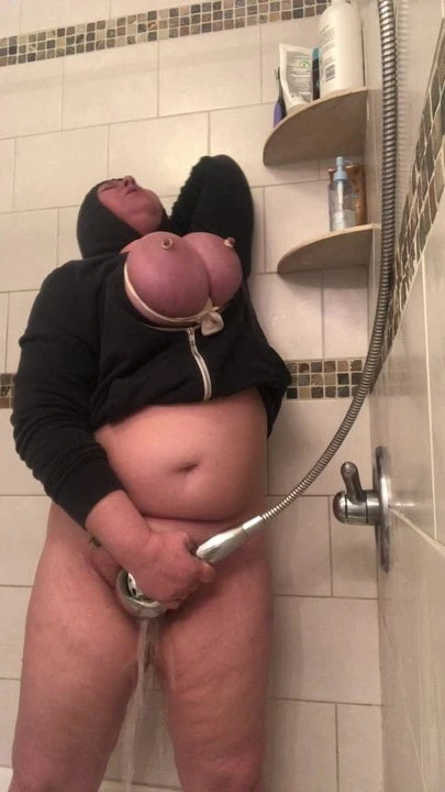 Masturbating in shower, choking myself