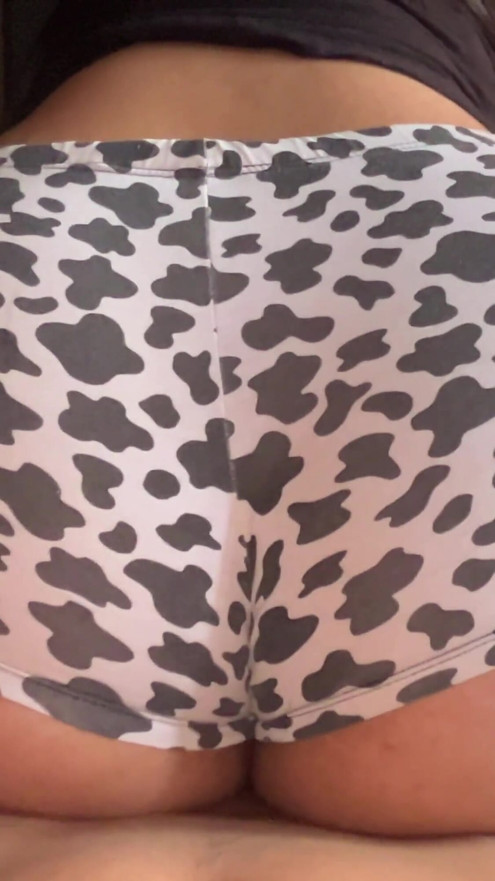 Schoolgirl wakes up hot and seduces her stepbrother to fuck | Clip 1