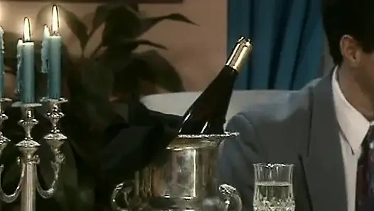 Perfekte deutsche pornostar-puppen, die schwänze in retro-orgie teilen