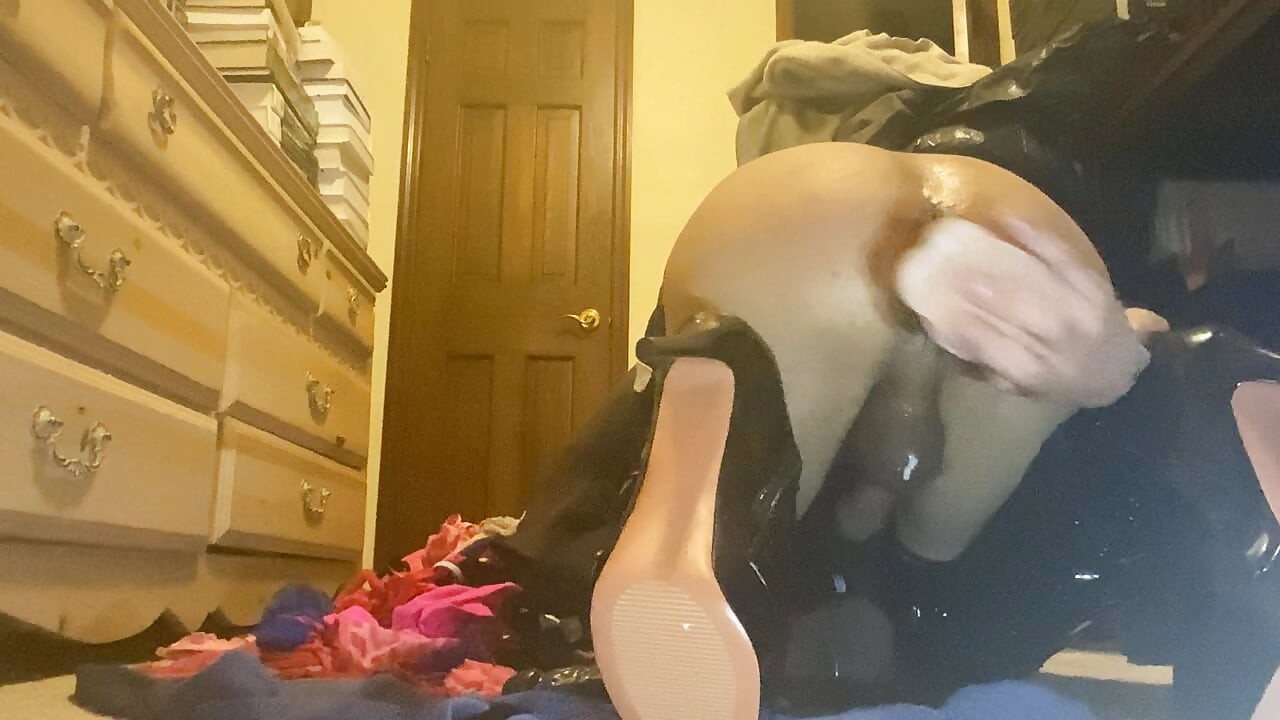Gothic tranny crossdresser naughty booty hole fuck