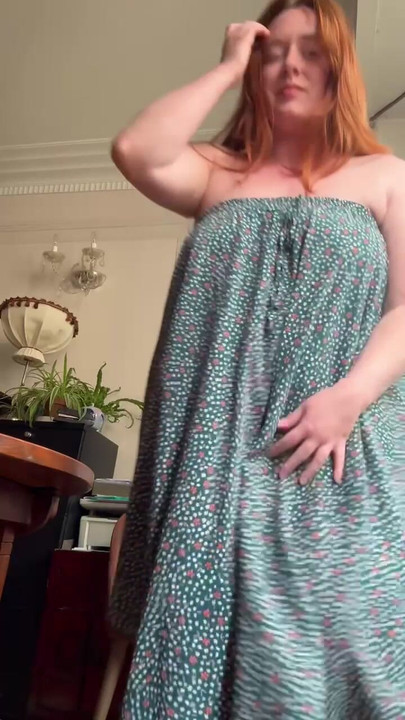 Bir tur alkışla twerk yapıyor ve yanaklarımı alkışlıyorum