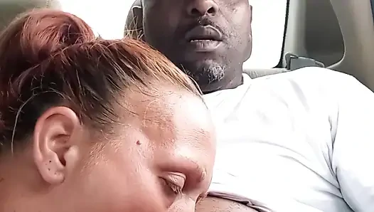 Straßennutte-blowjob im auto. Komm in mounth