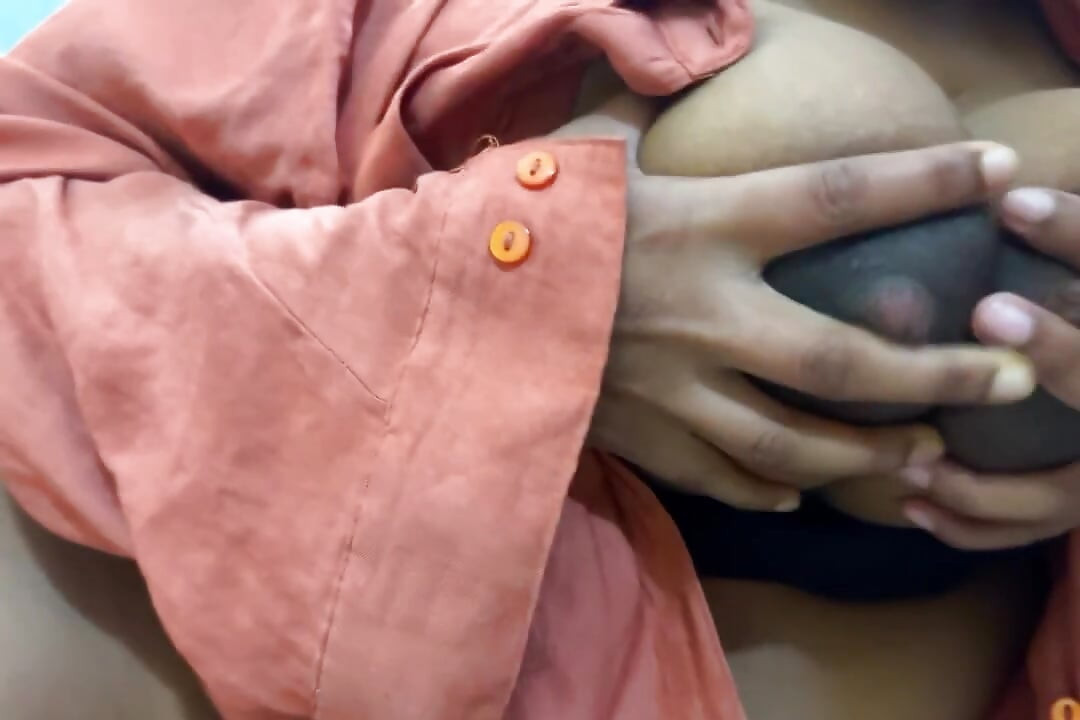 Толстушка с большими сиськами горячая девушка-коллаж Аниппе в туалете, дерзкий секс в хостеле в ванной и писсинг без ограничений