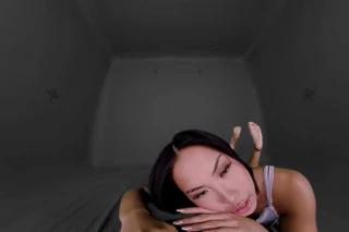 PassthroughVR vivienne vo ist eine spezialistin für dinge, die sie am rande des orgasmus und bereit zum ficken lassen werden