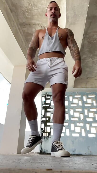 I Know That You Like to Watch Me Take a Shower After Workout Ortizjona / Jona Ortiz
