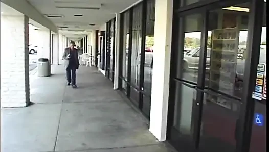 Две лесбиянки лижут киски друг другу