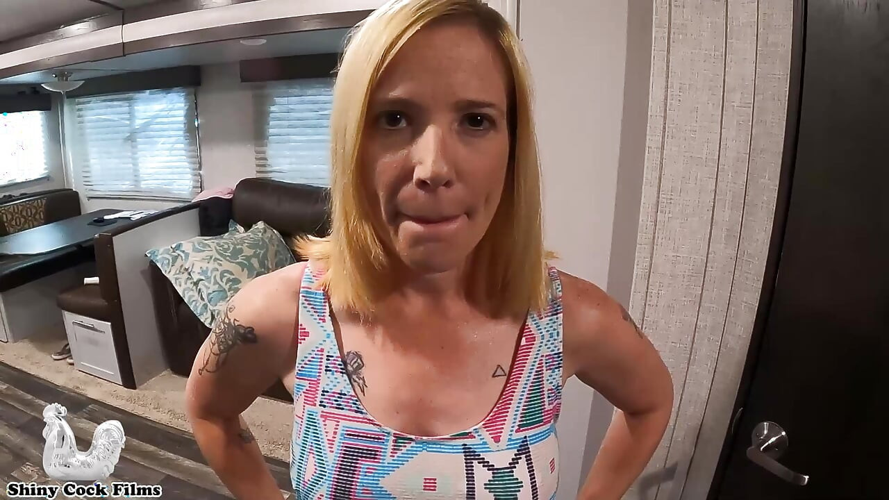 Fiul vitreg o masturbează pe mama vitregă pe Tinder - Jane Cane, Shiny Cock Films