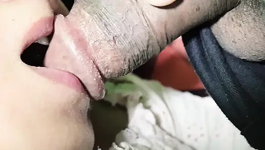 Возбужденная индийская сводная сестра соглашается трахаться со своим сводным братом