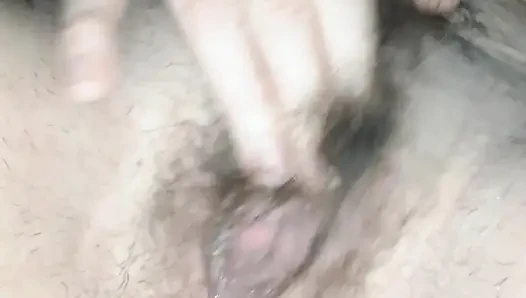Membelai memek berbuluku di depan suamiku