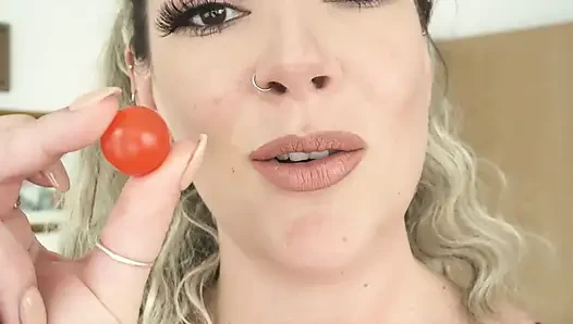 Giantess Memasang Perangkap Kecil
