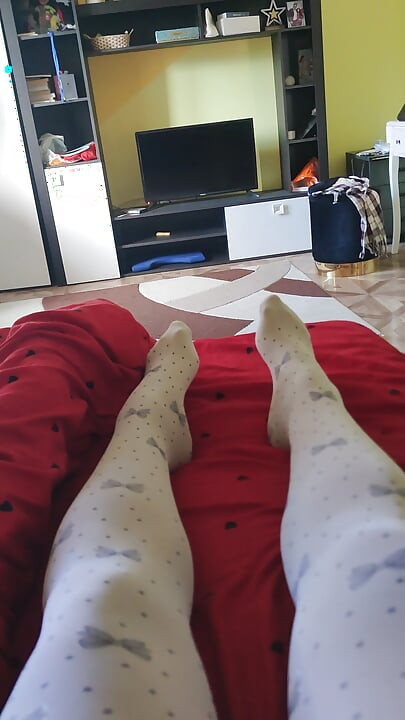 ティーン用のパンティーストッキングで素敵なマスターベーション