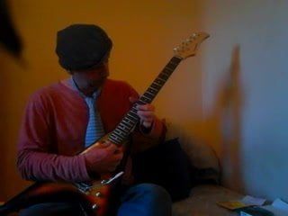 Încerc noua mea chitară Xoxo