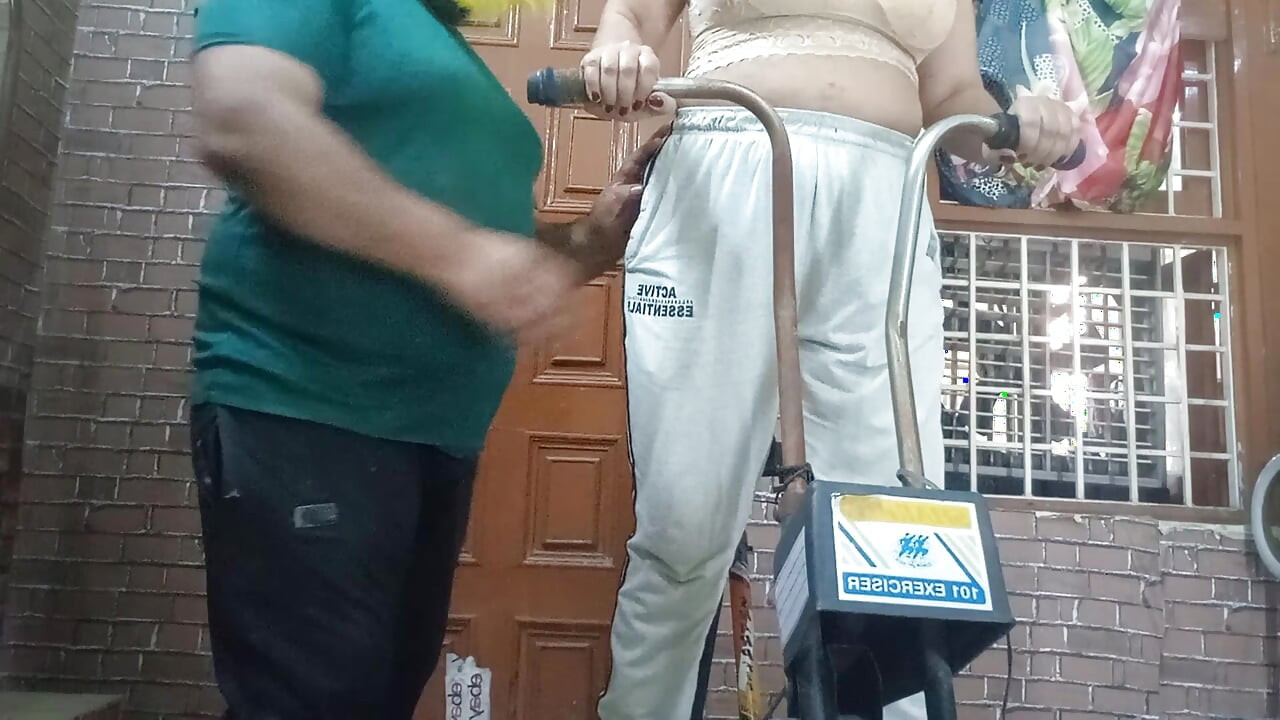 Indiana professora de ginástica prefere não só exercício, mas também sexo hardcore