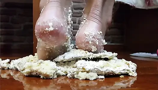 Eat that cake from my amazing feets bitch by top model Taina Almeida