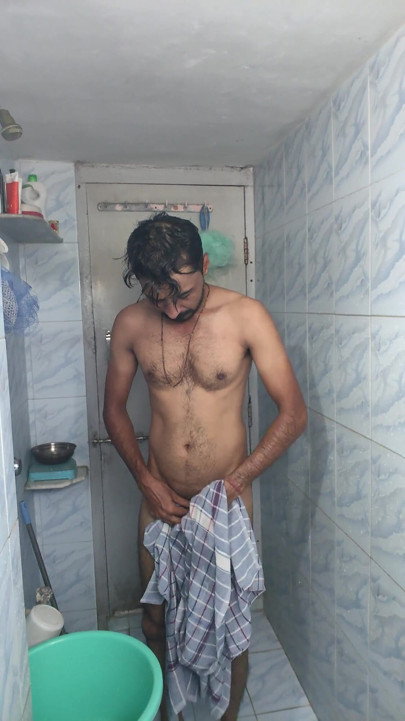 chehre ke saath nangi ho jao